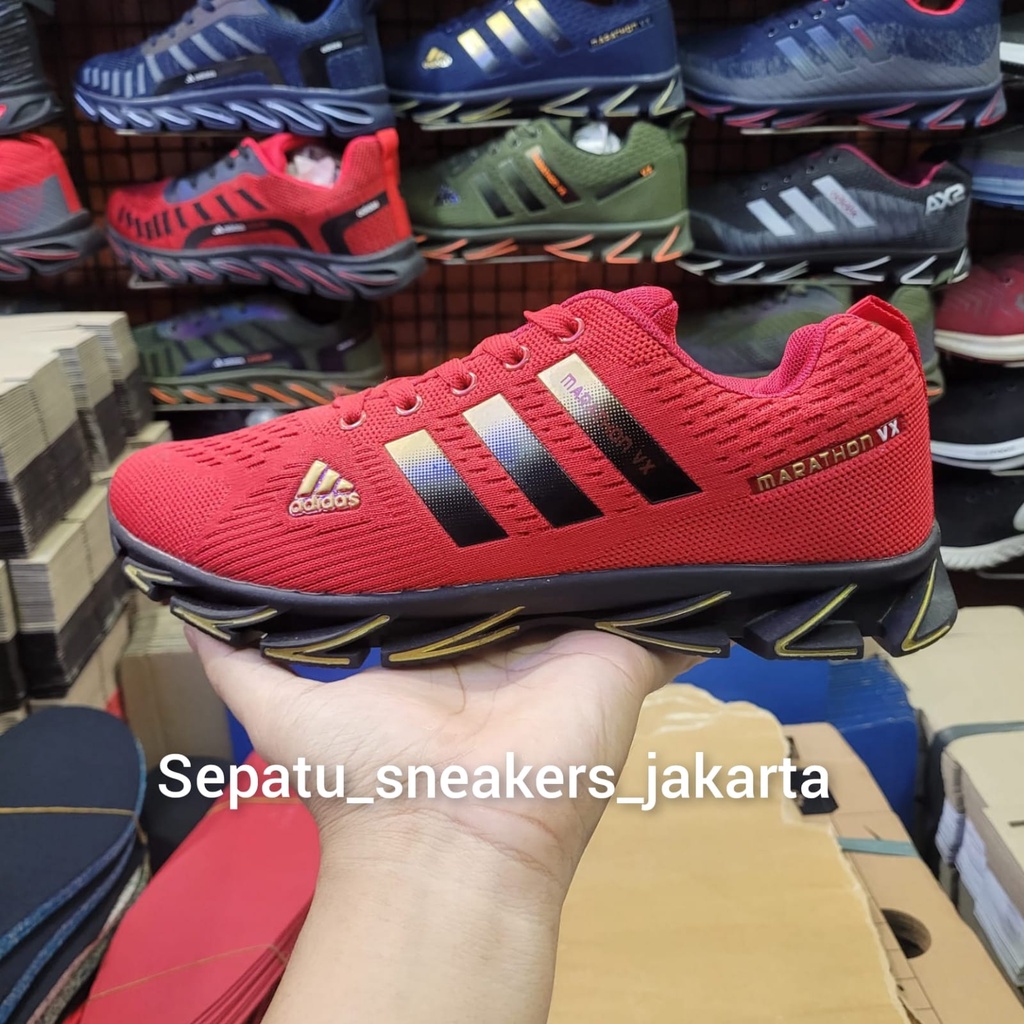 Sepatu Sneakers Running Pria Dewasa Empuk Import Keren Murah Terbaru Ringan Ukuran Size 40 41 42 43 44 Warna Merah