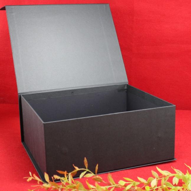 

BOX HAMPER - HARDBOX - KOTAK KADO - ukuran 35 cm x 30 cm x 15 cm - Merah Gold - TP