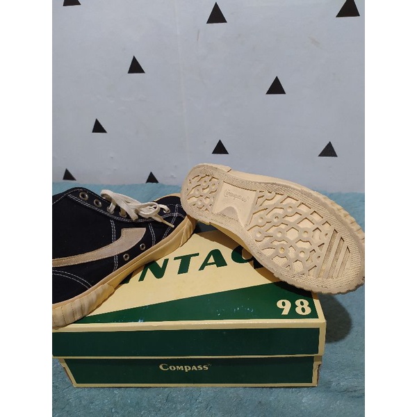 Sepatu Compass Vintage B&W size 37