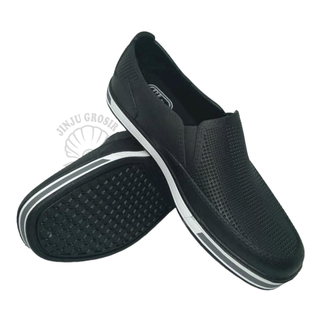 TERMURAH SEPATU KARET PRIA LAKI LAKI COWOK DEWASA REMAJA CASUAL KEREN SLIP ON LOAFERS ANTI AIR HITAM
