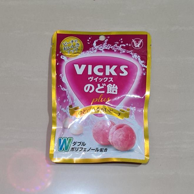 

BAYAR DITEMPAT Permen Vicks Drop Plus Throat Candy Japan Peach 61 Gram /PERMEN LUNAK/PERMEN VIRAL/PERMEN MILO/PERMEN YUPI/PERMEN JADUL/PERMEN KARET