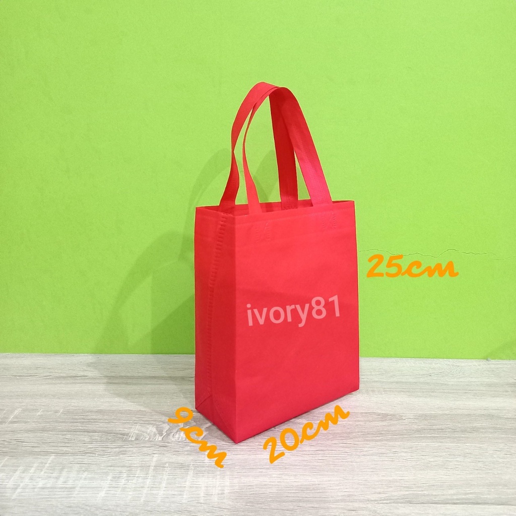 

Isi 20PCS !!! Tas press R7 20x25 kantong spunbond tas Kain / Goodie Bag Polos Tas Souvenir / Kantong Souvenir / tas hajatan
