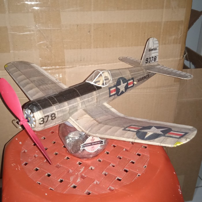 kit balsa pesawat tenaga karet F-4U corsair 1:33 (14")