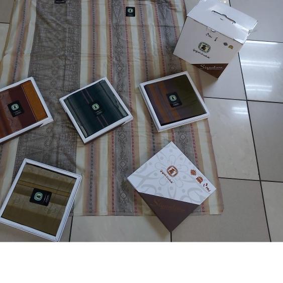 Sarung Gajah Duduk Signature