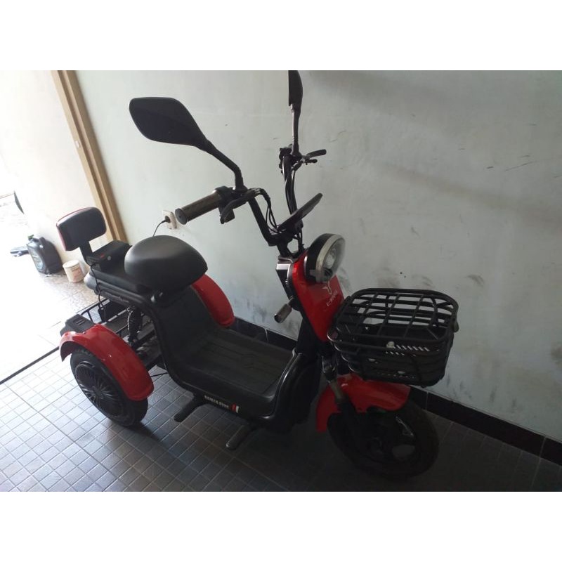 Sepeda listrik Uwinfly Romeo plus roda tiga