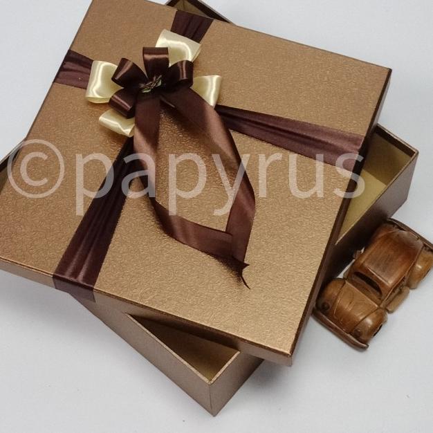 

PAPYRUS 30x30 tinggi 10cm Kotak Kado Gift Box Hadiah