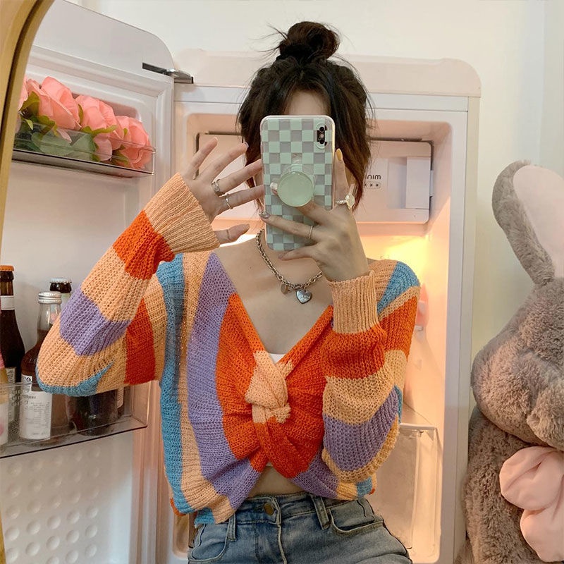 Musim Semi dan Musim Gugur 2022 Desain Retro Baru Rasa V-Leher Palang Pusar Warna Rajutan Sweater Lengan Panjang Pendek Wanita Pasang Atas