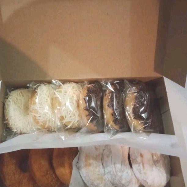 

box donat/ box gift polos isi 1/2 lusin donat per pack isi 35 box - coklt lamnasi30