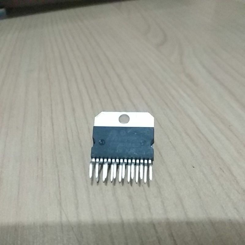 ic TDA7377 ST (original)