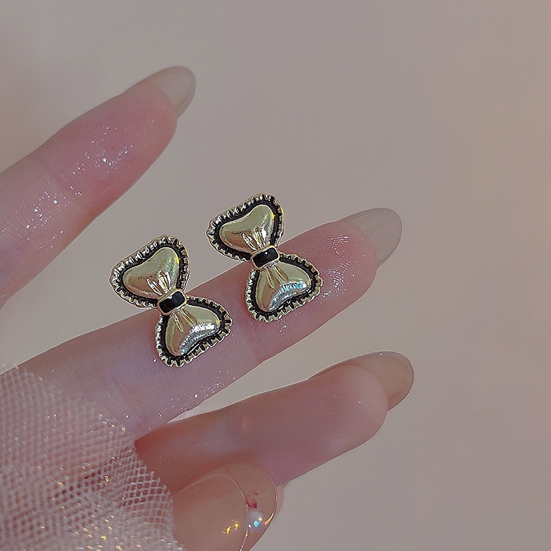 Anting Tusuk Model Pita Simpel Gaya Vintage Untuk Wanita