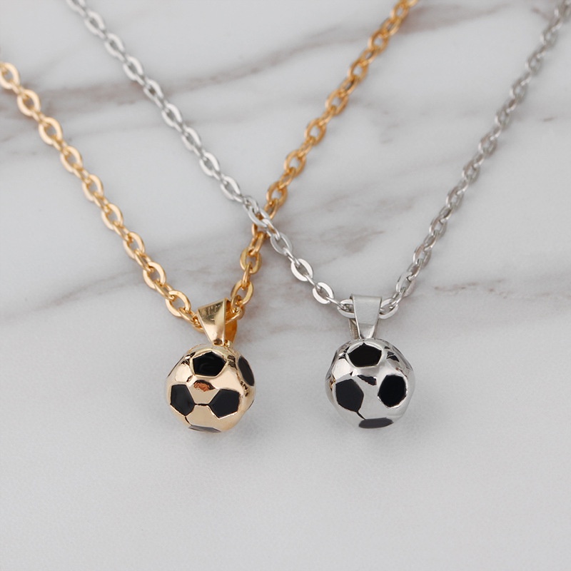 Kalung Rantai Dengan Liontin Bola Sepak Warna Emas / Silver Untuk Pria