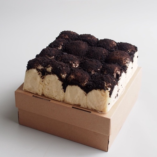 

UWU BITES Oreo Milk Buns