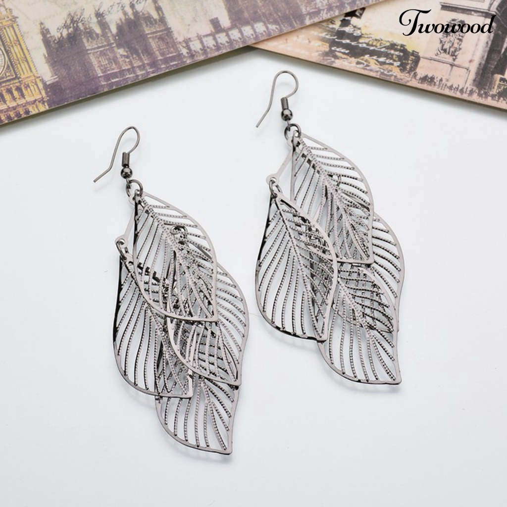 1 Pasang Anting Menjuntai Bentuk Daun Bahan Stainless Steel Untuk Wanita