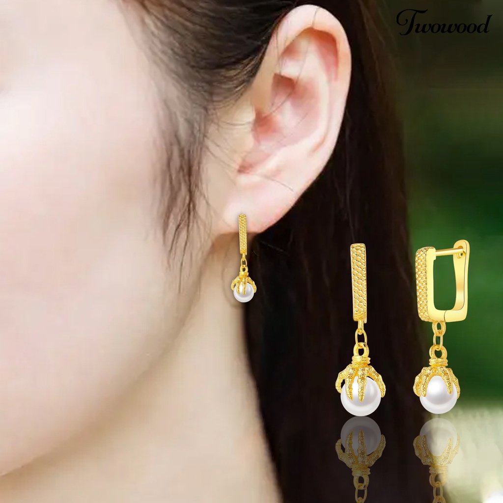 1 Pasang Anting Stud Bentuk Cakar Aksen Mutiara Tiruan Gaya Hip Hop Untuk Unisex