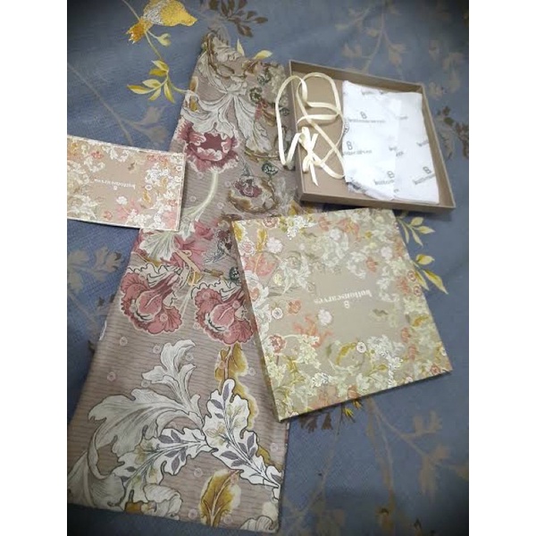 Buttonscarves Royale Khaki