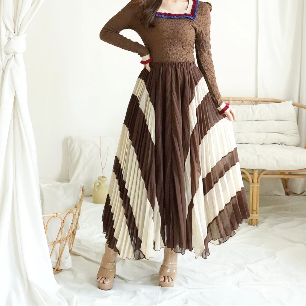 X 4124 ROK ASYMETRIC SKIRT IMPORT