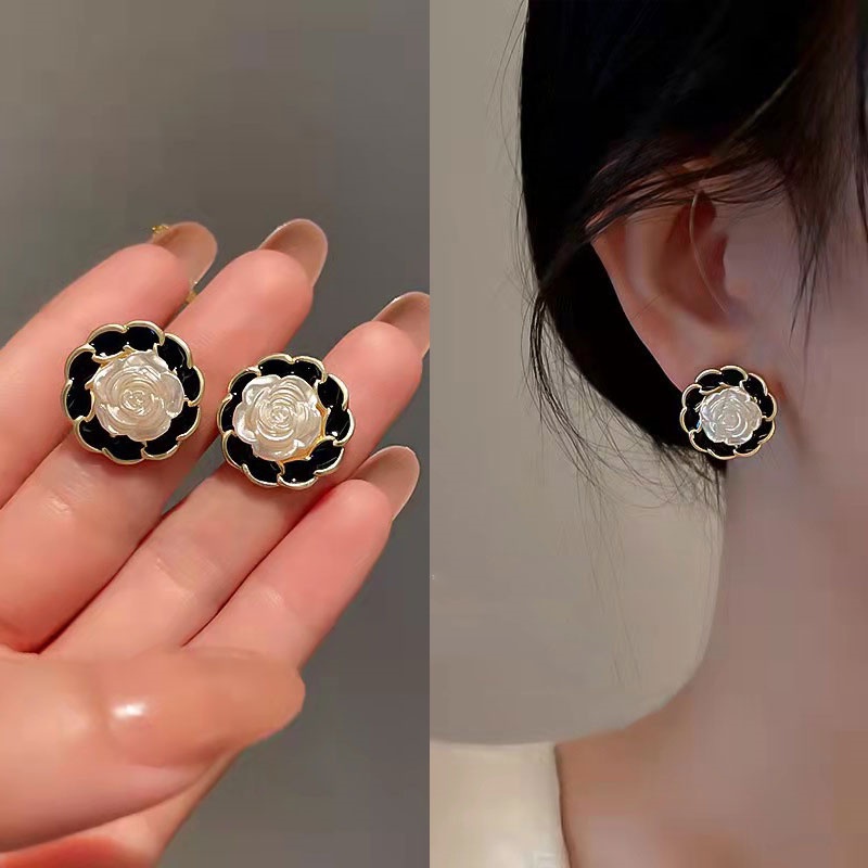 Xiaoxiang Anting Tusuk Gantung Bentuk Bunga Kamelia Gaya Retro Untuk Wanita