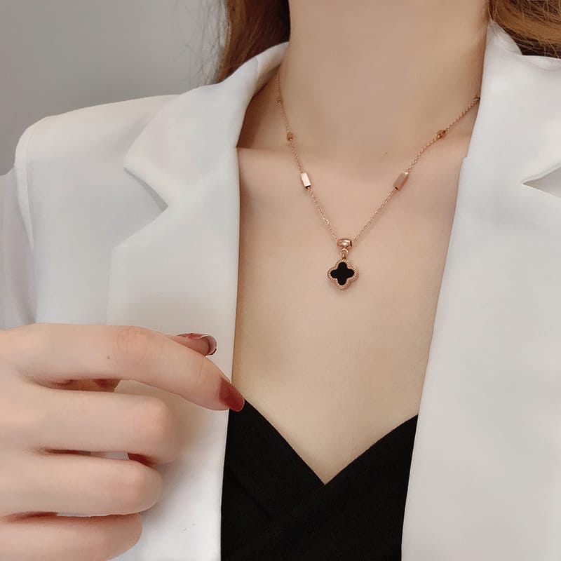 New Fashion Korean Style Kalung Wanita Titanium Lv Rantai Dadu Liontin Sliwenggi - Bolak Balik Hitam