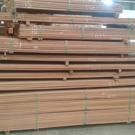 Harga Papan Kayu Solid Terbaru 2024 untuk Indoor dan Outdoor!
