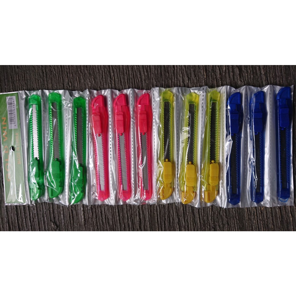 

Cutter kecil renteng isi 12 pcs//Gold win