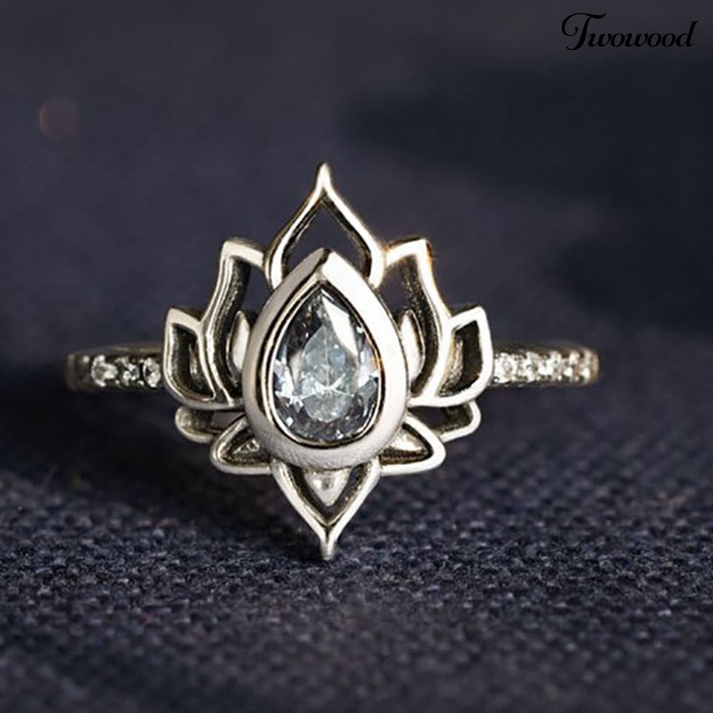 Cincin Bentuk Water Drop Aksen Berlian Imitasi Gaya Vintage Untuk Wanita