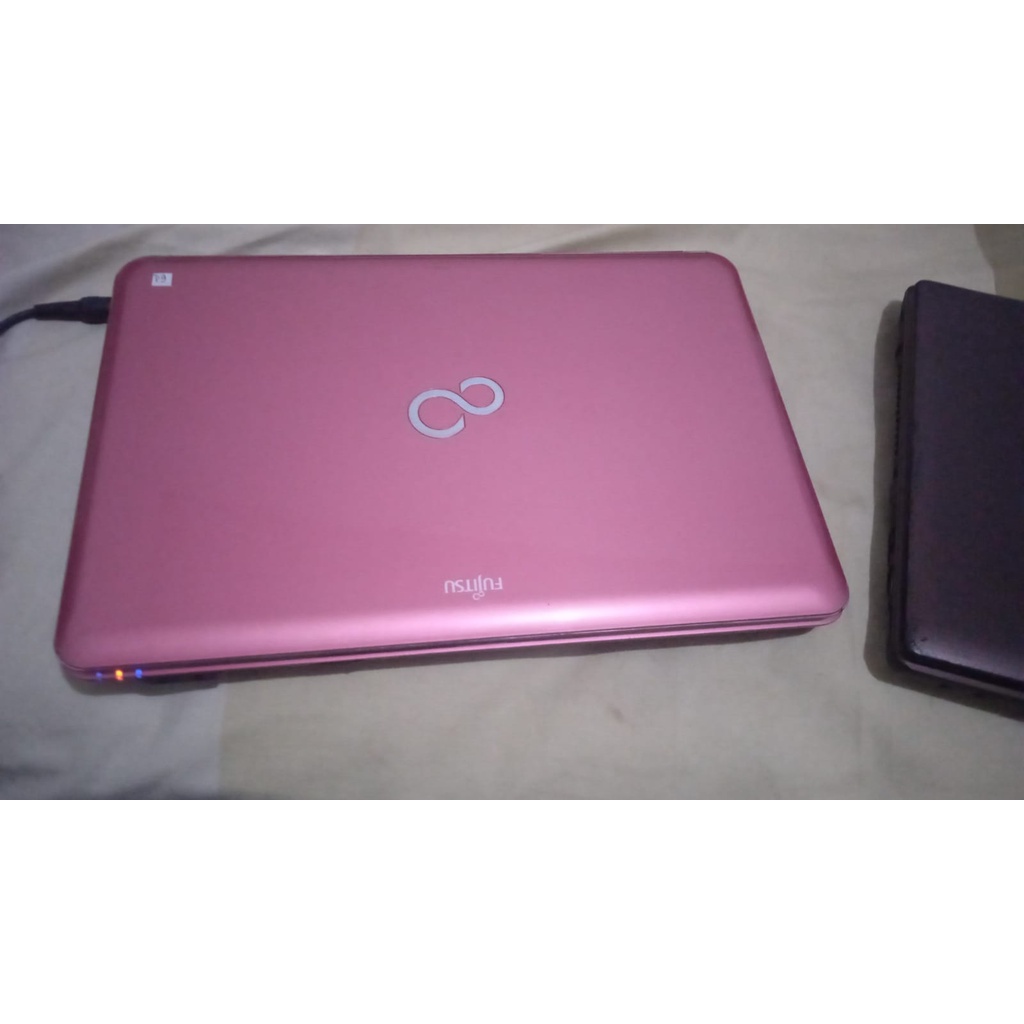 Laptop Fujitsu Lifebook LH531 Pink Core i5-2430M Nvidia Geforce 410M