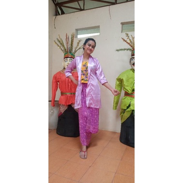 kebaya lukis tafetta ungu muda