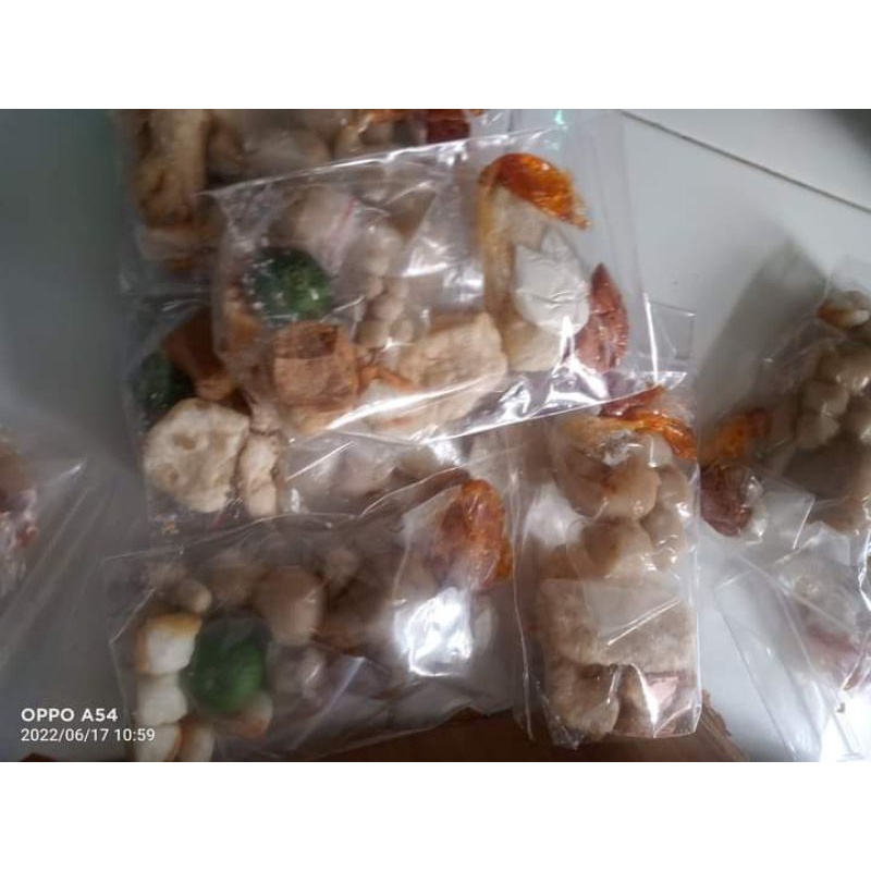 

BAKSO ACi AYAM SUWiR