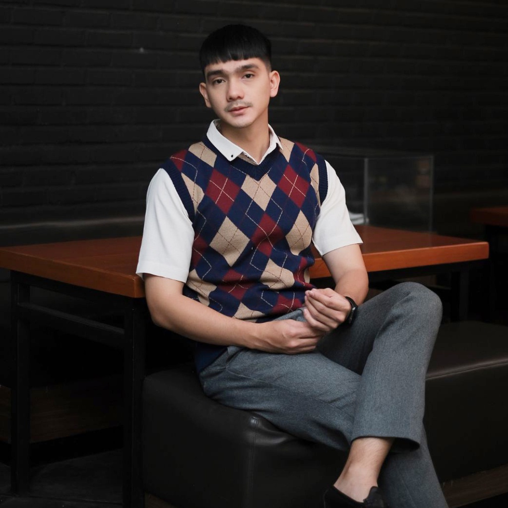 Rompi Rajut Diamond V Unisex Vest Pria