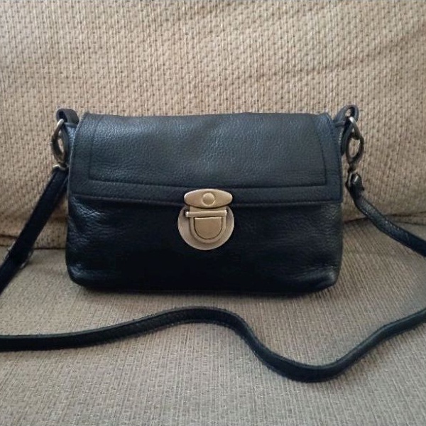 Sale Tas Sling Mini kulit brand Beyond Best warna hitam