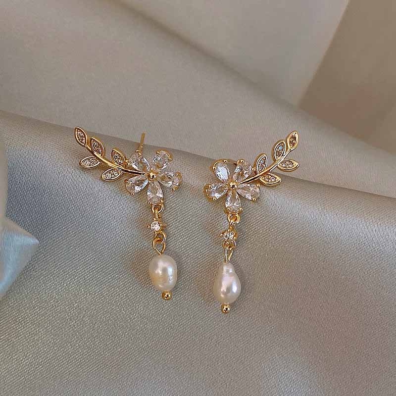 Anting Tusuk Gantung Desain Bunga Hias Zircon + Berlian Gaya Korea Untuk Wanita