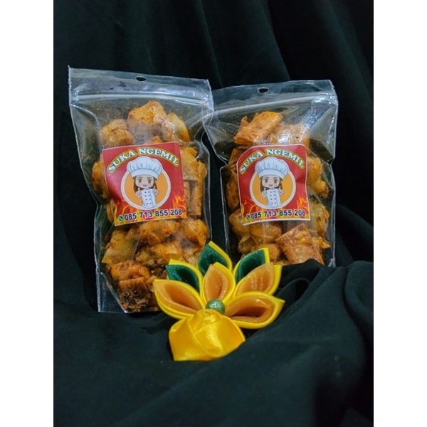 

Krupuk pentol pedas daun jeruk