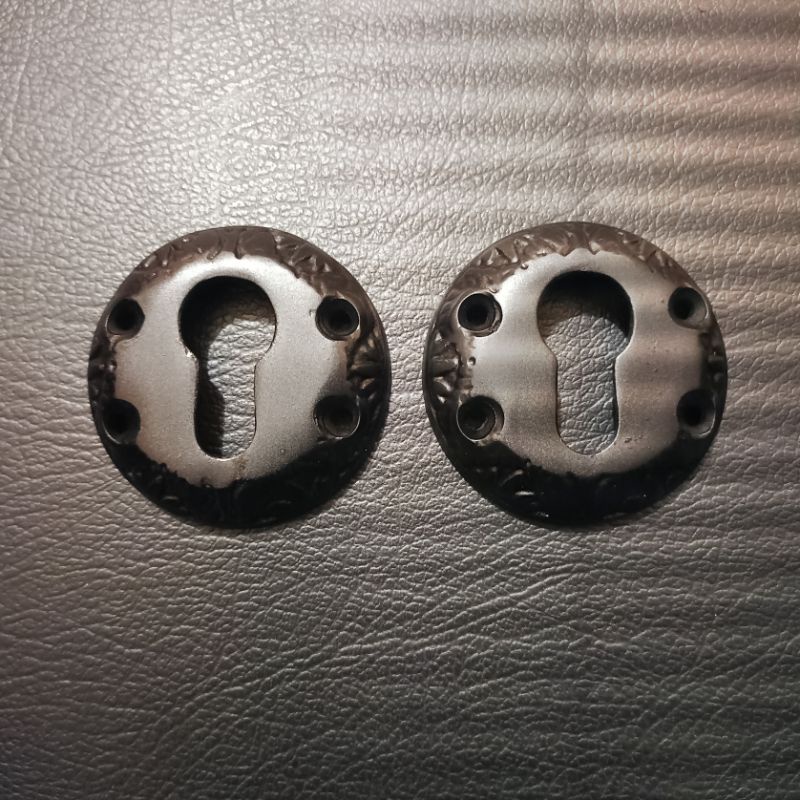 Lubang kunci pintu rumah antik