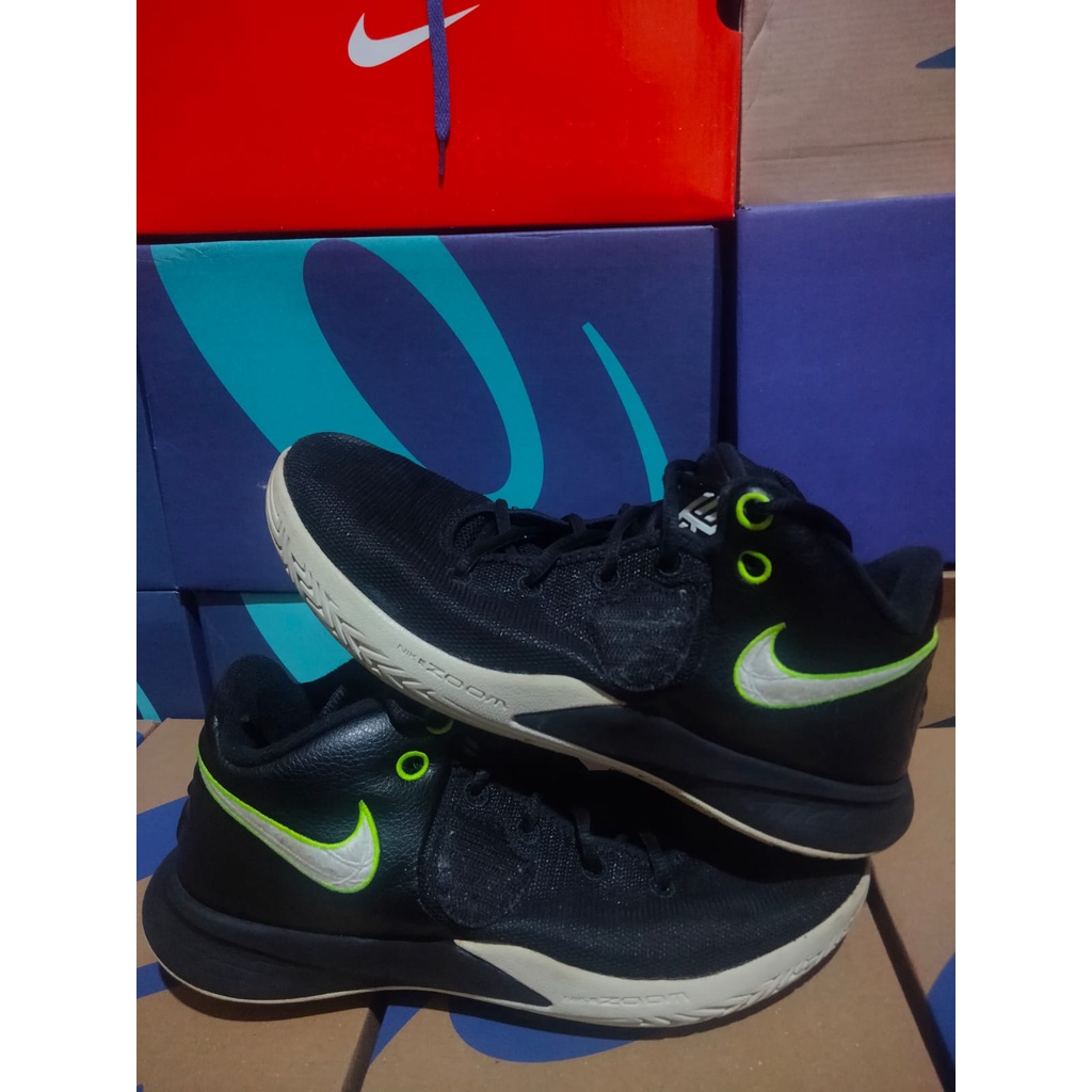 PROMO SEPATU VOLI/BASKET KYRIE FLYTRAP SECOND ORIGINAL LIKE NEW SIZE 42,5