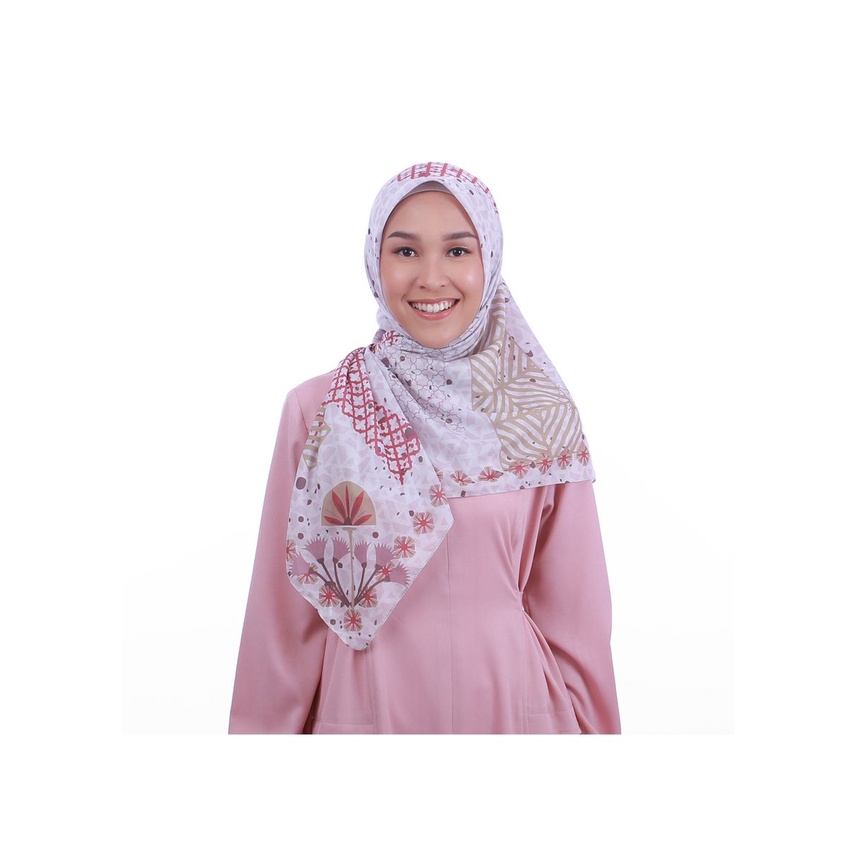 Zoya Hijab Segiempat Motif Ivona Scarf
