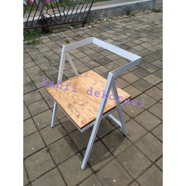 kursi makan, kursi besi dan kayu, kursi cafe, kursi minimalis.