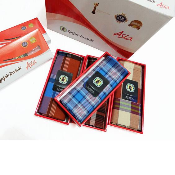 sarung gajah duduk asia merah putih