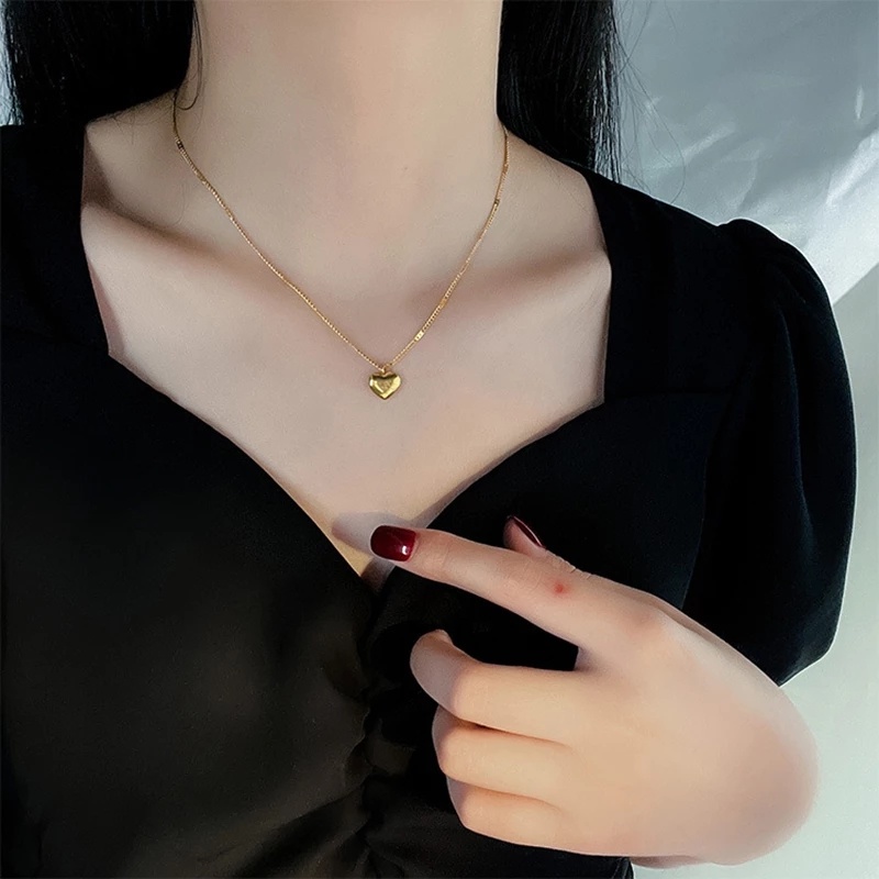 Kalung Choker Rantai Liontin Hati Bahan Stainless Steel Warna Emas Untuk Wanita
