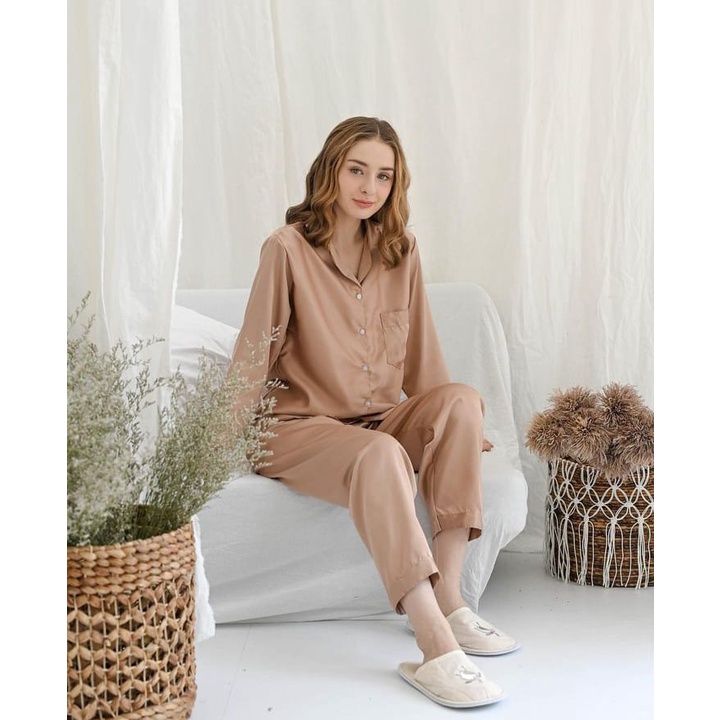 SLEEPWEAR 2 IN 1 SET SATIN PREMIUM KOREA - BAJU TIDUR UNTUK SESERAHAN - SETELAN PAJAMAS WANITA TANGAN PANJANG CELANA PANJANG POLOS - PIYAMA WARNA BRONZE - HADIAH / KADO ULTAH CEWEK