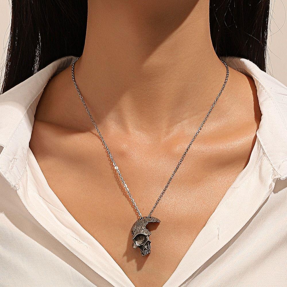 Agustinina Kalung Tengkorak Kreatif Minoritas Rantai Setengah Wajah Tengkorak Liontin Alloy Boho Perhiasan Pria Leher Rantai