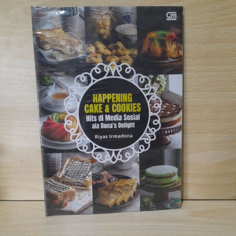 Buku resep HAPPENING CAKE &COOKIES  by Riyas irmadona