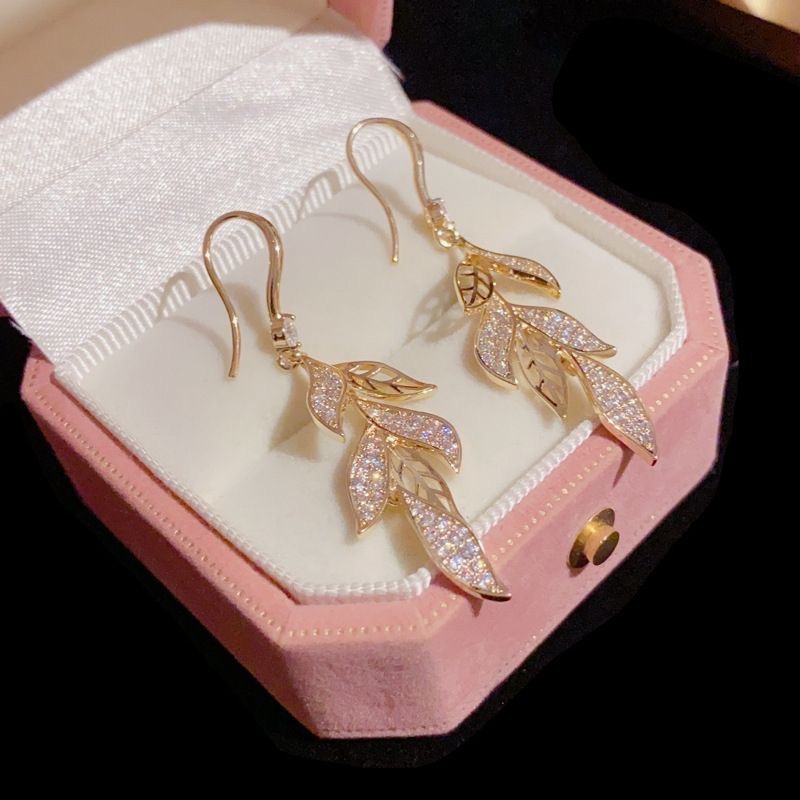 Anting 925 Silver Needle Model Daun Rumbai Aksen Berlian Gaya Korea Untuk Wanita