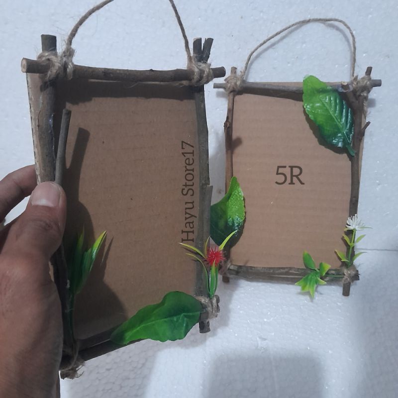 bingkai foto Ranting kayu untuk tugas pembuatan prakarya