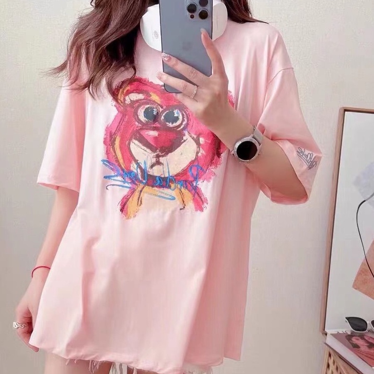 [littlecrab] Kaos Oversize Lotso Graffiti Pattern Pink Putih Abu T-shirt Couple Unisex Sablon Berkualitas Simple Elegan Aesthetic Hand Drawing Beruang Pink Lucu Unik Korean Style