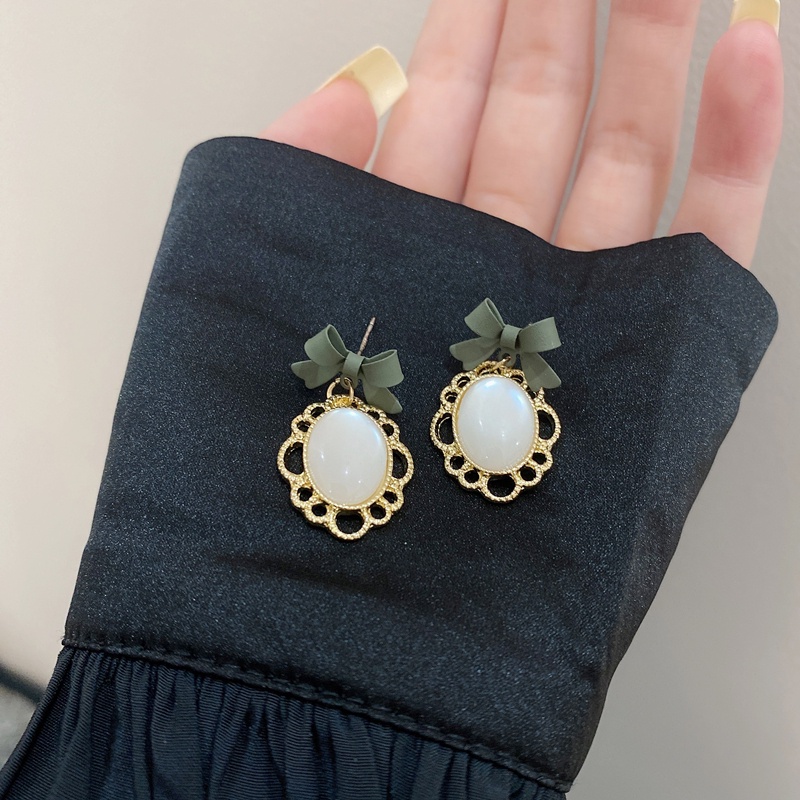 Anting Stud Desain Pita Aksen Batu Permata Gaya Retro Untuk Wanita