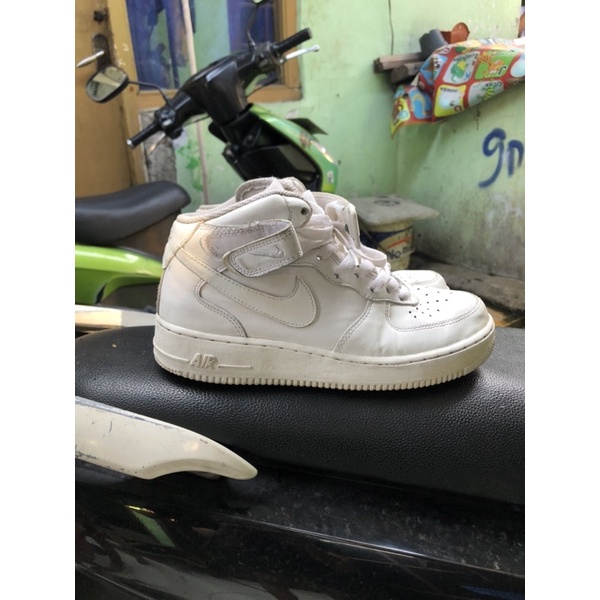Af 1 mid triple white 07