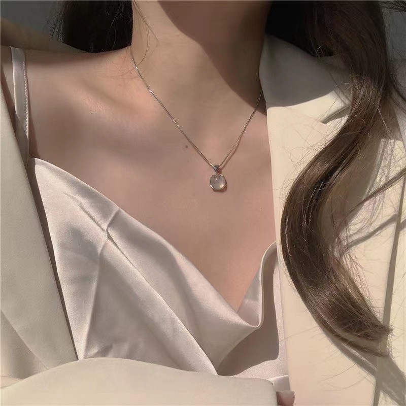 Papaozhu Elegan Bulat Moonstone Liontin Kalung Untuk Wanita Gadis Opal Halus Pesona Kalung Perak Tulang Selangka Rantai Bergaya Leher Perhiasan Pakaian Sehari-Hari