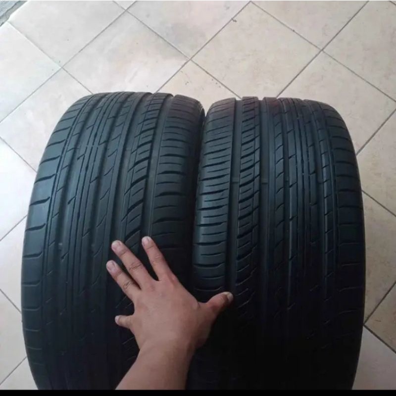 Ban mobil second copotan ukuran 245/45 ring19 ban tubeless.