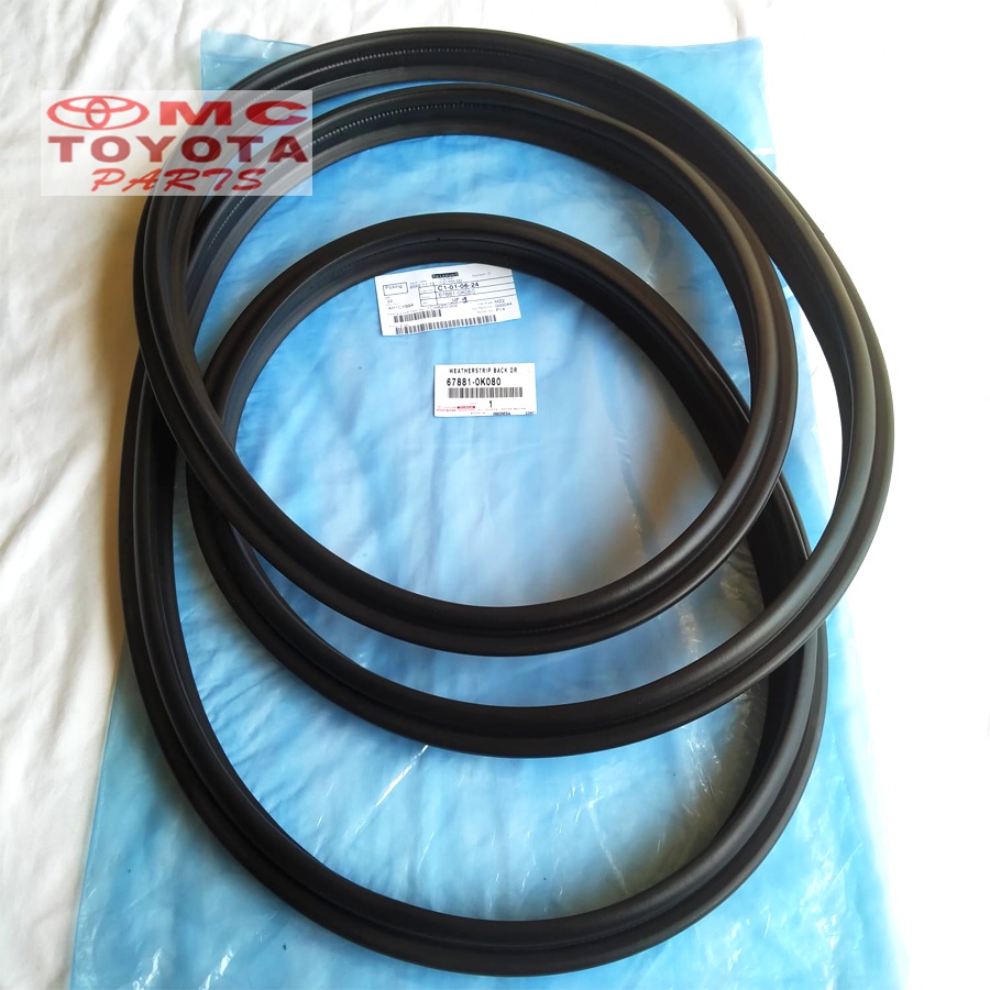 Karet Body Pintu Bagasi Belakang New Fortuner VRZ 67881-0K080