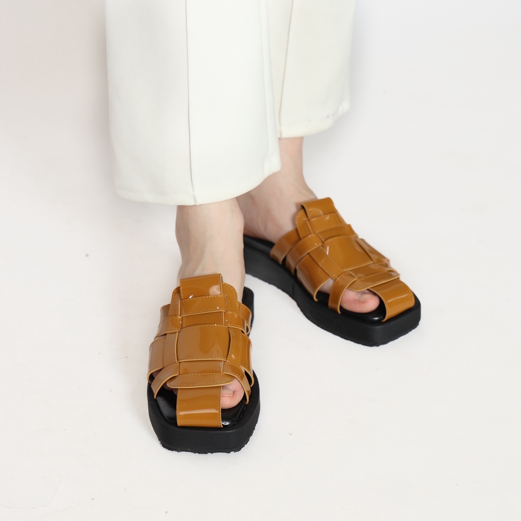 Sandal Daily Sriti Evalia Tan